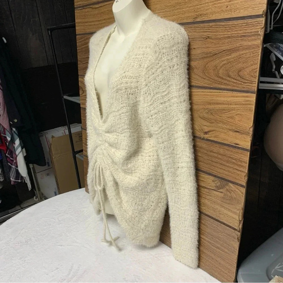 Hem & Thread size small cream deep V sweater super soft NWOT - Picture 2 of 7